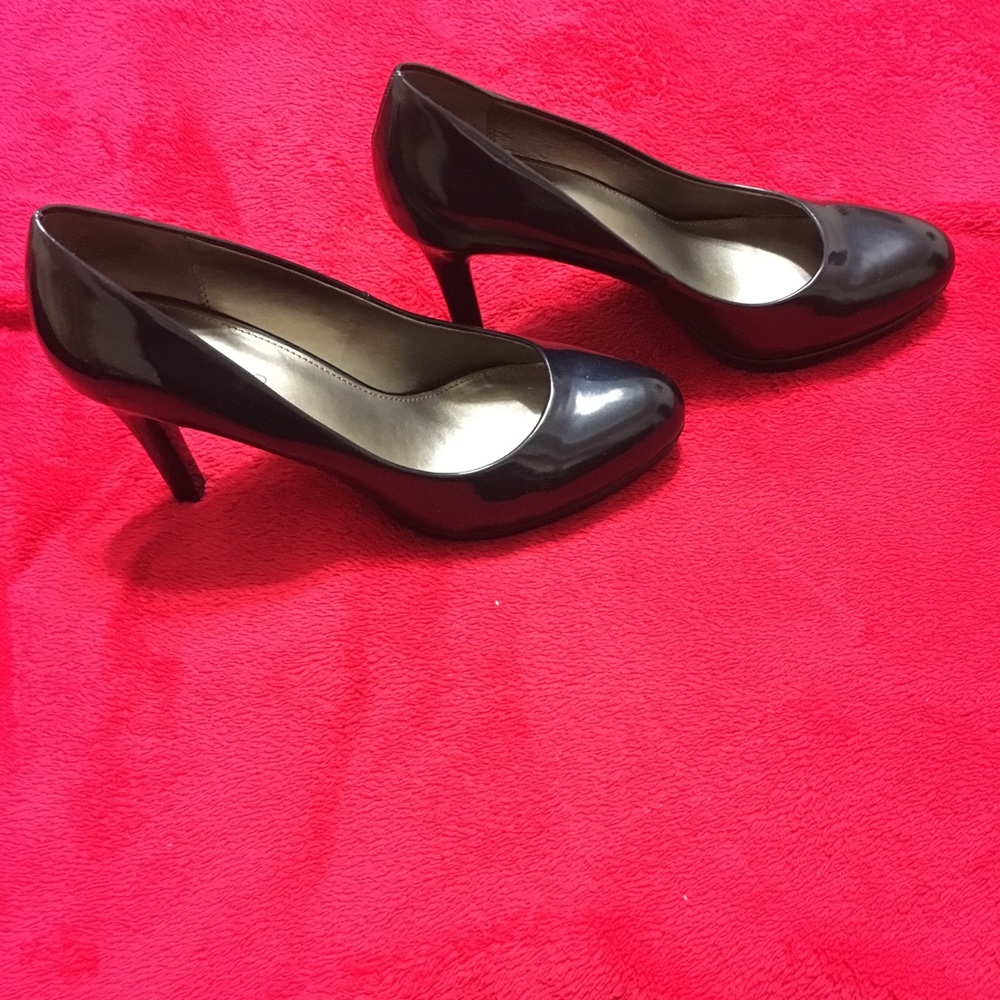 Navy Bandolino pumps